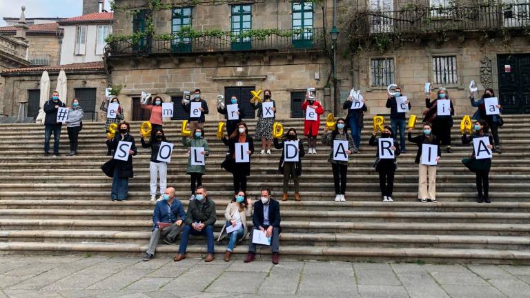 #emerXenciaSOLIDARIA. Na Praza Quintana as ONGs galegas iniciaron a súa propia campaña. Foto: T.S.