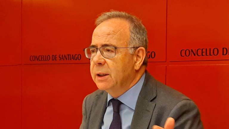 El alcalde de Santiago, Xosé Sánchez Bugallo, durante su rueda de prensa de este viernes. FOTO: CDS