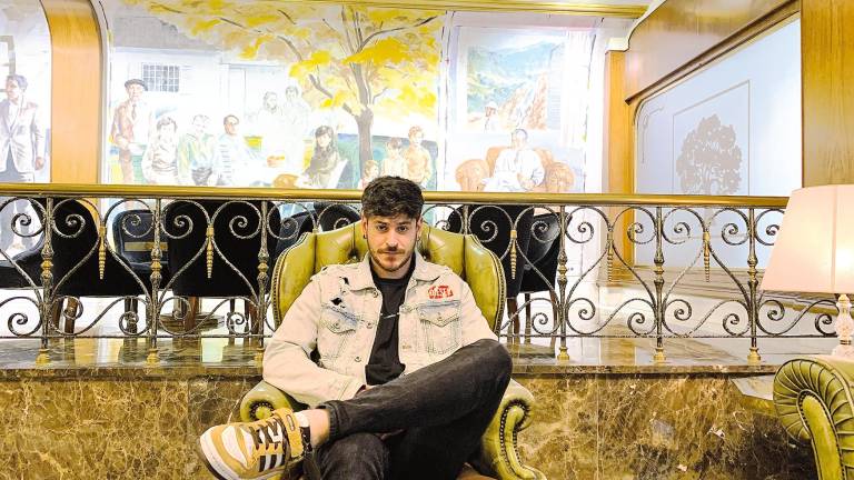 El cantante Luis Cepeda en el Hotel Eurostars Araguaney, tras su entrevista con EL CORREO. Foto: Julia Escobar Castellot