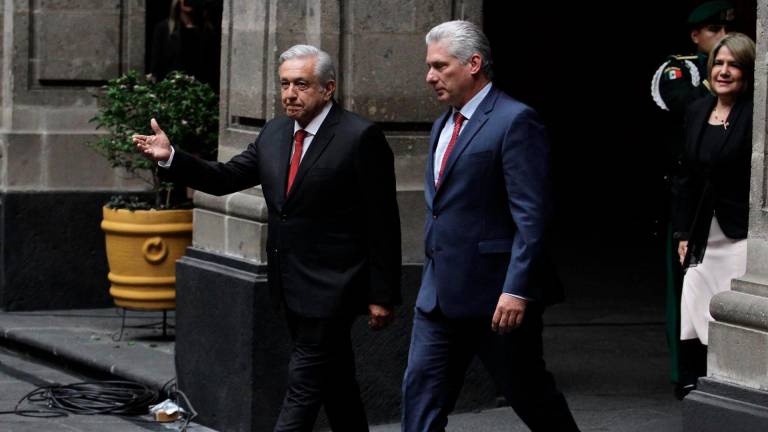 Imagen de archivo del presidente de México, Andrés Manuel López Obrador, junto a su homólogo cubano, Miguel Díaz-Canel. FOTO: Guillermo Granados