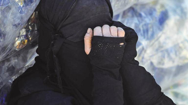 Refugiados. Una mujer con niqab en el campamento de familiares de milicianos de Estado Islámico en Al Hol, en Siria. Foto: EP