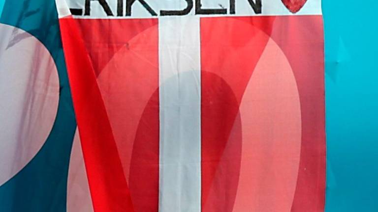 Bandera en apoyo a Eriksen. Foto: Hannah McKay
