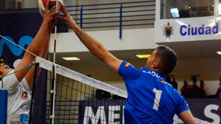 Voleibol: el Boiro cae de pie frente al Melilla y sigue como colista
