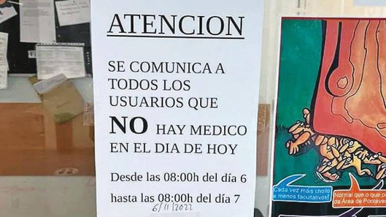 Cartel del PAC de A Parda en Pontevedra, el área sanitaria donde más se está sufriendo la falta de facultativos en la comunidad gallega. Foto: EP
