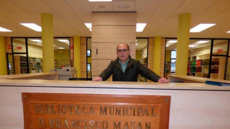 José Ramón Rey, reponsable da Biblioteca Municipal Francisco Mayán, de Cee. Foto: ECG