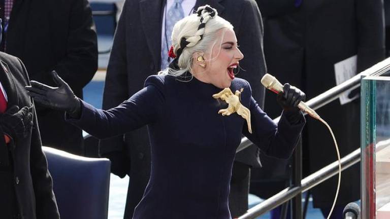 Lady Gaga emocionó con la interpretación del himno nacional. (Fuente, us.marca.com)