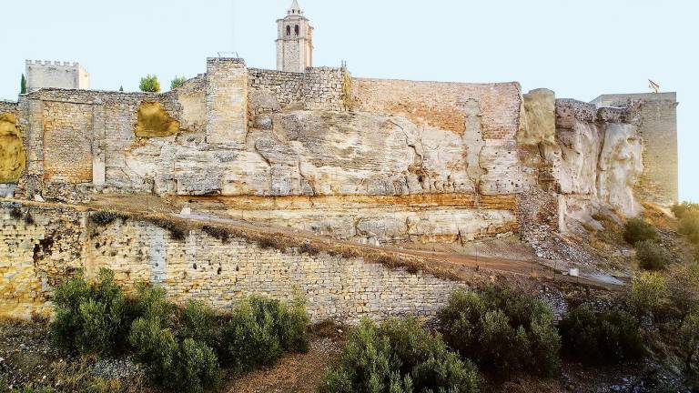 Vista de la fortaleza de La Mota, en cuyas inmediaciones fue localizado el cuerpo de la menor asesinada. Foto: E.P.
