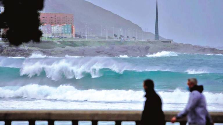 temporales. Imagen de archivo de una borrasca y el intenso oleaje registrado en la ciudad de A Coruña. Foto: Cabalar