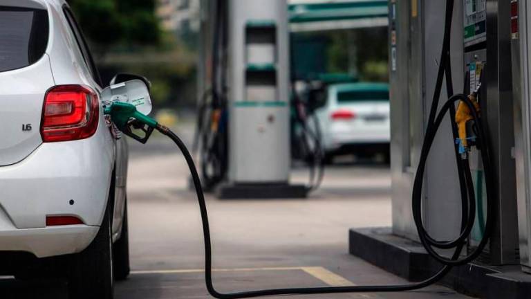 La gasolina sube un 9,8%, el gasóleo un 14,9% y ambos pulverizan sus récords históricos