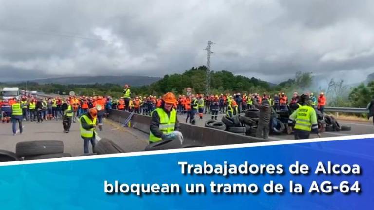 Trabajadores de Alcoa bloquean un tramo de la autovía Vilalba-Ferrol
