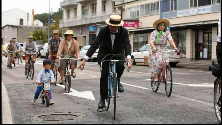 Momento de una edición anterior de la ruta de bicicletas clásicas de Ponteceso. Foto: Melga