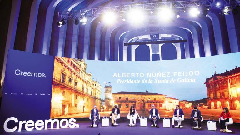 Alberto Núñez Feijóo,en el centro, con otros presidentes autonómicos del PP este sábado en Valencia. Foto: Gallego