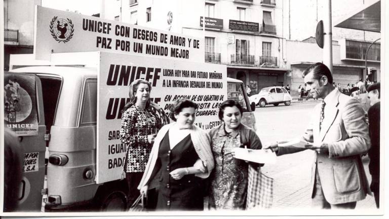 Acto de información y petición de aportaciones para la Asociación de Amigos de Unicef, en los años 70. Foto: Unicef 
