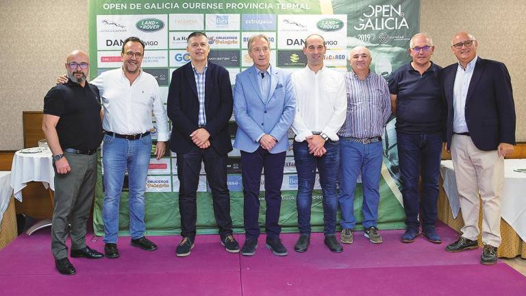 Representantes de las empresas patrocinadoras de la última edición del Open de Galicia de Golf en la entrega de premios