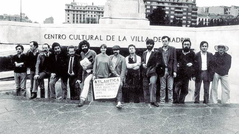 Imaxe dos componentes do Colectivo Atlántica tomada na plaza de Colón de Madrid no ano 1982. Foto: ECG