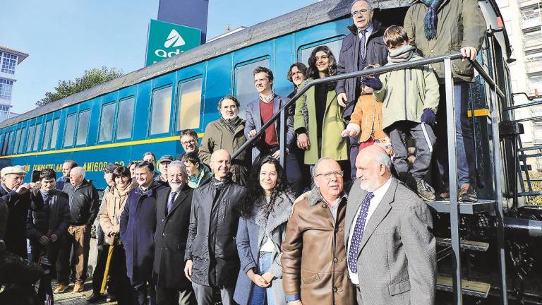 La ocasión reunió a amantes del ferrocarril y miembros de la Corporación municipal