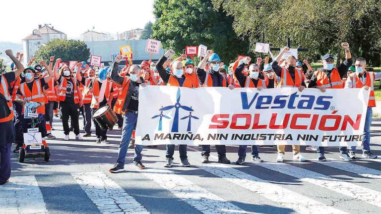manifestación de los trabajadores de Vestas este miércoles, en Santiago. Foto: A. Hernández