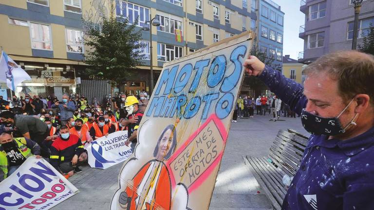 Tildan de ‘vende motos’ a la ministra Maroto por Alcoa y queman su foto