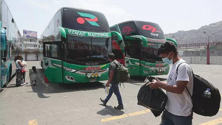 autobuses durante el paro de transportistas en Perú. Foto: E.P.