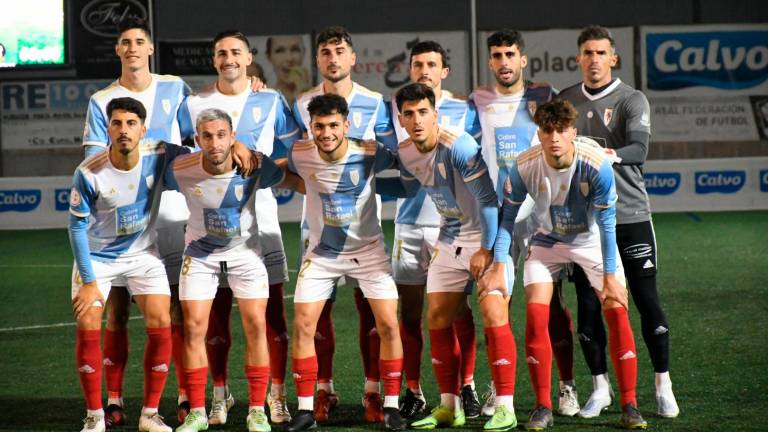 La SD Compostela tira de carácter y fútbol para remontar en Carballo
