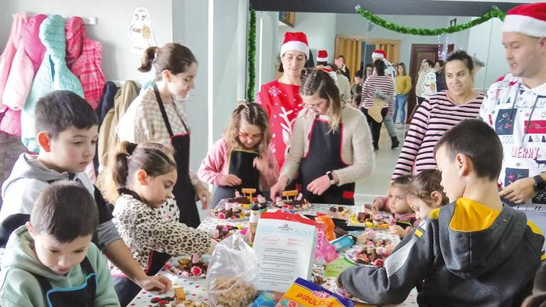 O Nadal Rula de Padrón atraeu a un centenar de nenos e nenas