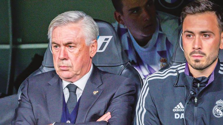 PREOCUPADO. Sentado en el banquillo, Carlo Ancelotti, entrenador del Real Madrid. Foto: Europa Press