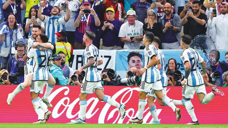 Los jugadores de Argentina celebran el tanto de Nahuel Molina, el primero del partido. DPA