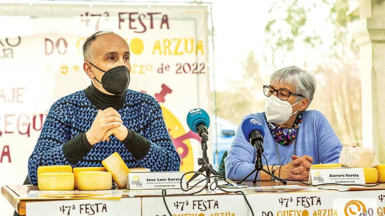 O alcalde, José Luis García, e a concelleira de Cultura, Aurora Varela, na presentación da festa. Foto: C. A. 