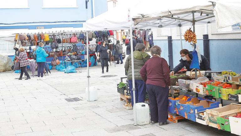 El mercado de Ares, uno de los municipios de la comarca donde hay más población nueva. Foto: Kiko Delgado