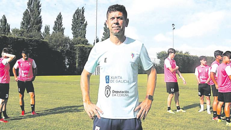 FABIANO Soares, entrenador de la SD Compostela, durante la pretemporada. Foto: F. Blanco