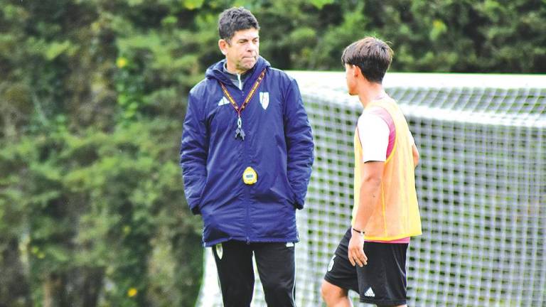 El entrenador del Compostela, Fabiano Soares, en el entrenamiento de este viernes en San Lázaro. Foto: S.D.