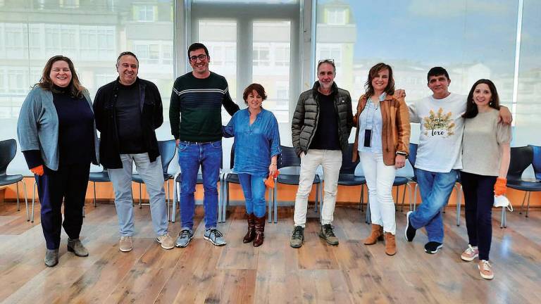 Membros do xurado do Certame de Fotografía Xosé Manuel Eirís que se reuniron en Carballo para emitir o fallo. Foto: C.C.