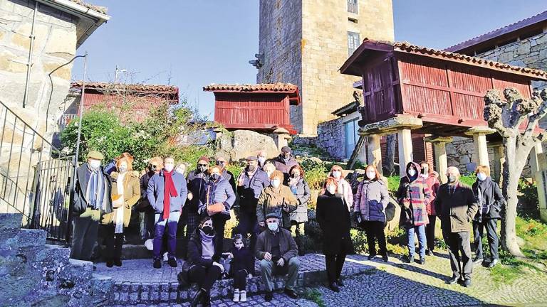 Primeiros visitantes deste exercicio atendidos pola Fundación Curros Enríquez e procedentes de Pontevedra. Foto: G.