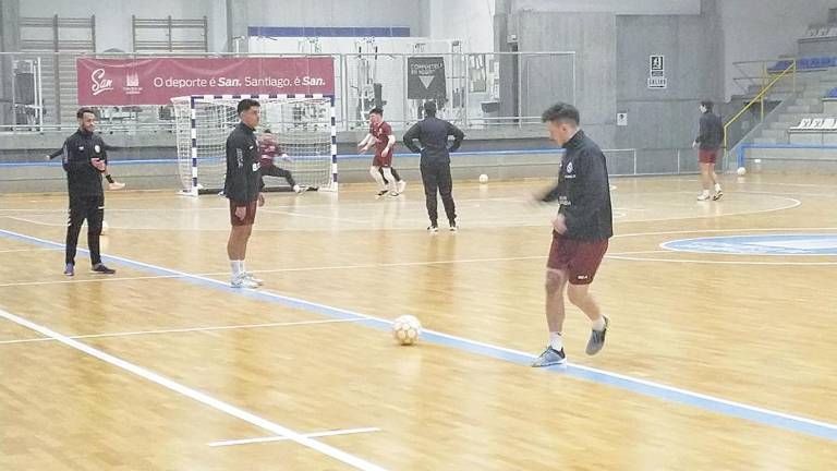 REGRESO Jugadores del Santiago Futsal, en un entrenamiento de esta semana. Foto: SF