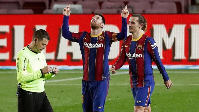 DECISIVO Leo Messi (i) y Antoine Griezmann celebran el segundo gol. Foto: Andreu Dalmau
