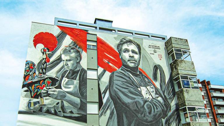 El mural de la exposición urbana que rinde homenaje a Moisés y Vitor Baraça. Foto: ECG