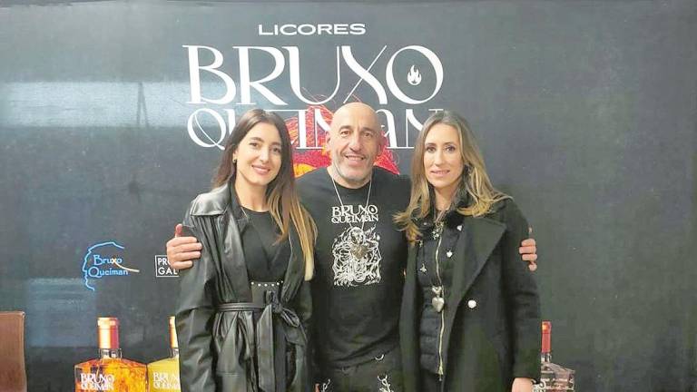 Andrea Pousa, izquierda, con Bruxo Queiman y Marta Darriba. Foto: B.Q.