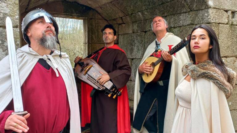 Trobadores que amenizarán a cea medieval que se vai celebrar no Paseo do Espolón na noite do 3 de setembro. Fotos: C.P.