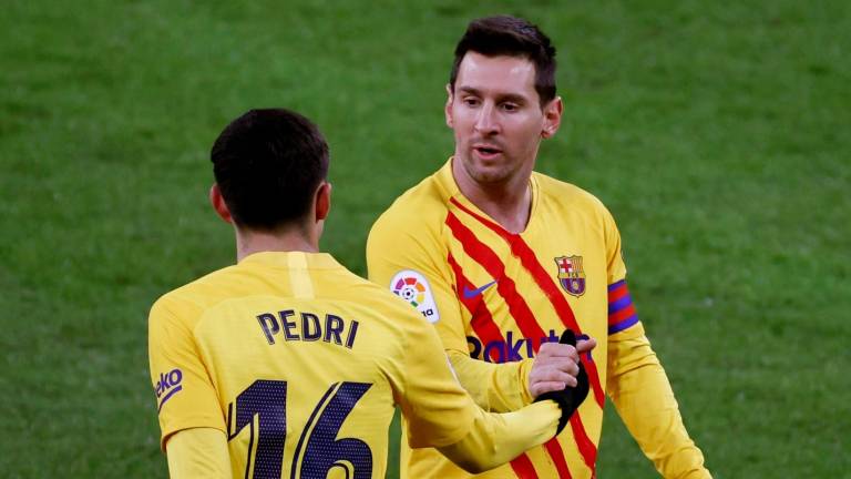 SOCIEDAD Pedri y Messi, tras el empate. Foto: Luis Tejido/EFE