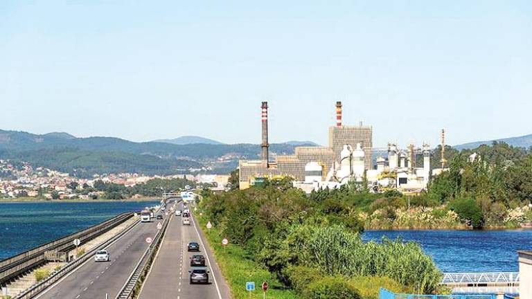 negociación. La fábrica de celulosa de Ence, localizada en Lourizán y pegada a la ría de Pontevedra. Foto: Gallego