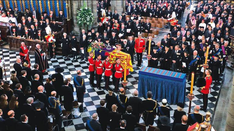 abadía de westminster. Vista general del funeral de Estado con el féretro de la reina en el centro. Foto: Efe / RTVE