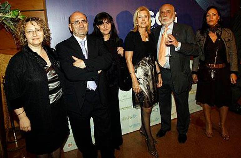 Paz Filloy, izquierda, y su marido Ubaldo Rueda, junto a Carmen Eixo, María Jesús Sainz, Chicho Losa y Eva Abal en el Auditoriov