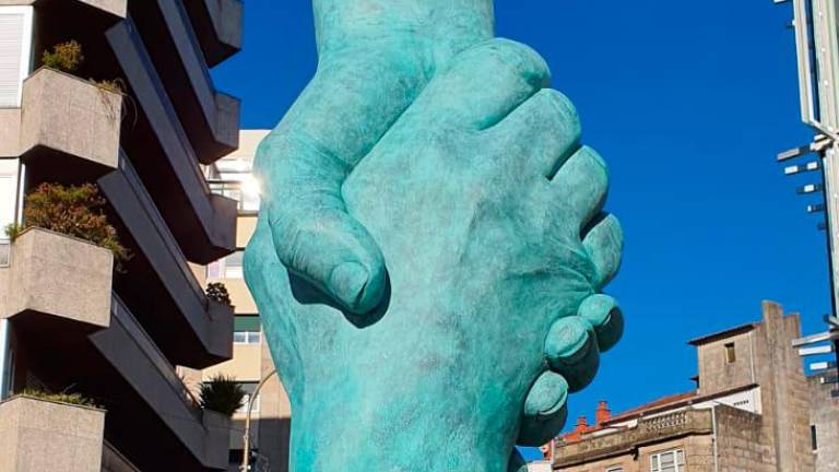 Instalada otra escultura de Ramón Conde en Vigo