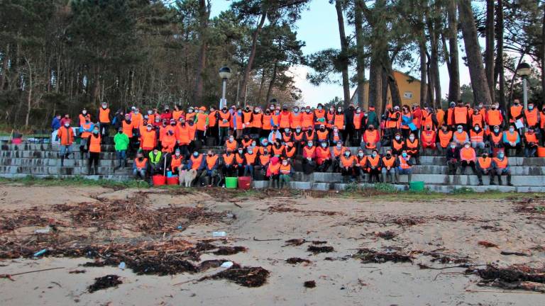 Imagen de las mariscadoras que participaron en las limpiezas. Foto: Cofradía de Noia