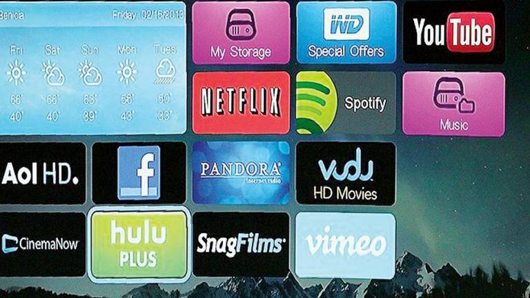 AUDIOVISUAL. Plano de una pantalla televisiva con el menú de contenidos en varias plataformas de pago. Foto: PIxabay