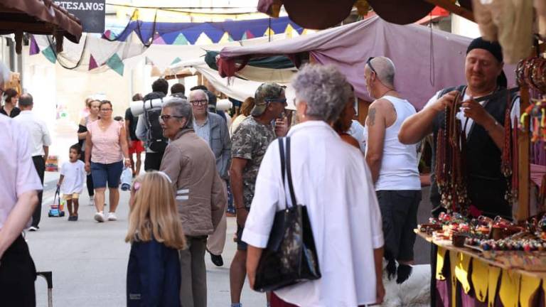 O Mercado Medieval Mariñeiro encheu as rúas de Malpica no seu primeiro día. Foto: Concello de Malpica