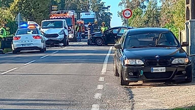Accidente de tráfico na estrada de Vimianzo a Baíñas, á altura de Castrelo. Foto: Cedida