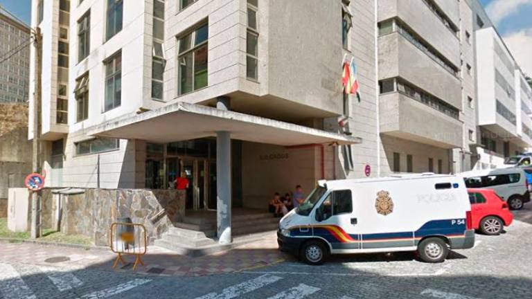 Ingresan en prisión dos jóvenes tras atacar y golpear a otro en Ferrol