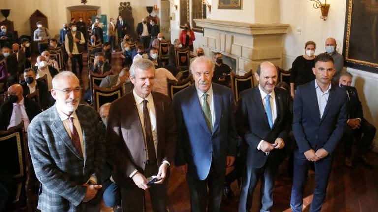 Sindo Guinarte, primeiro pola esqueda, xunto a Alfonso Rueda, Vicente del Bosque, Louzán e Iván Cancela. Foto: A. Hernández