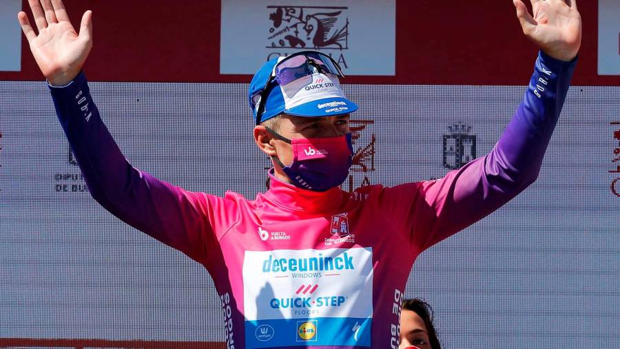 El ciclista belga Remco Evenepoel en el podio de la Vuelta a Burgos. Foto: Efe